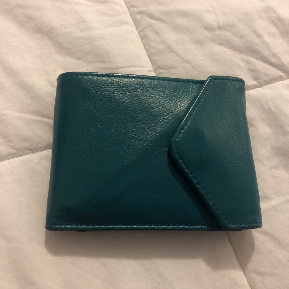 🔴Authentic Allet wallet. Turquoise leather. RFID Protected.